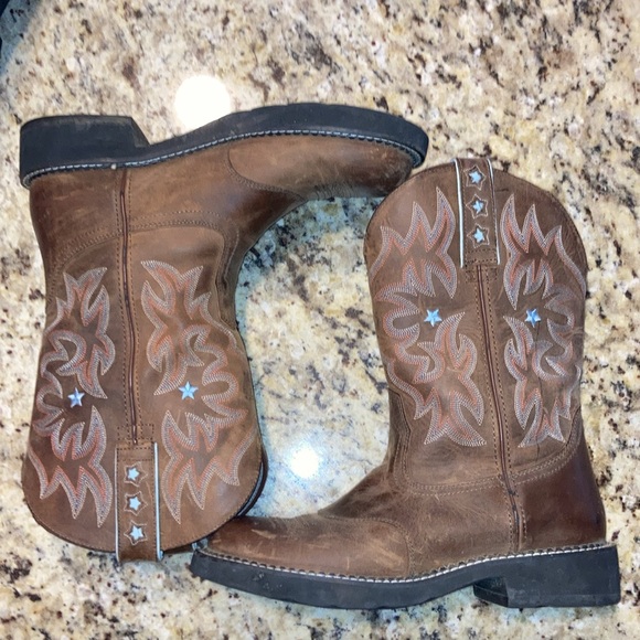 Ariat round toe size 11 - Picture 3 of 4
